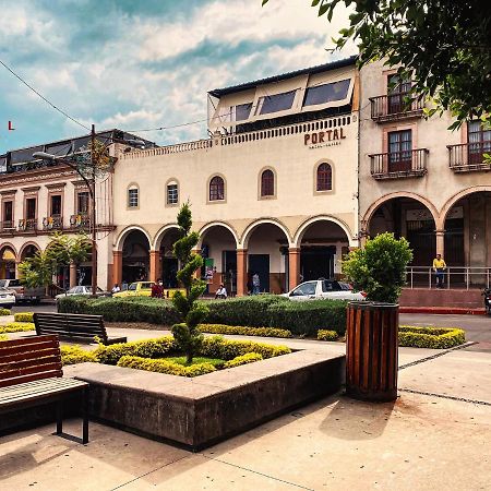 Hotel Portal & Suites Ciudad Hidalgo Esterno foto